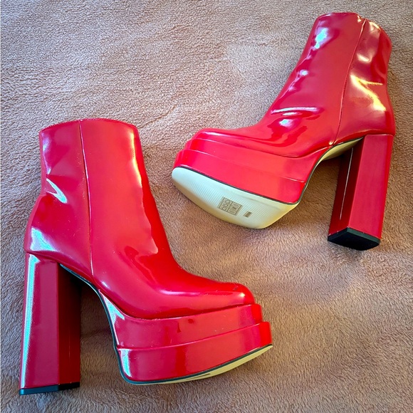 Red Platform boots | faux patent leather - Picture 2 of 4